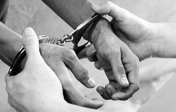 Truy tố cựu điều tra viên nhận tiền giúp bị can tại ngoại