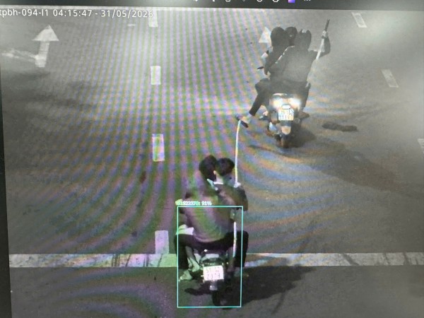 Từ camera AI, công an truy bắt 14 thanh thiếu niên lạng lách, đánh võng