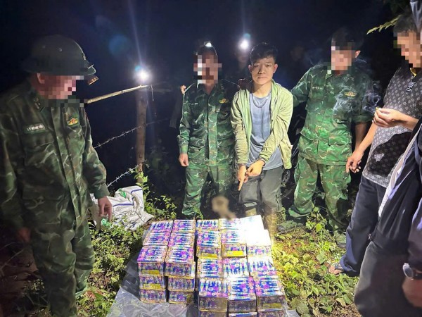 Từ cuộc gọi lạ, nhận vận chuyển 48 hộp pháo hoa nổ rồi bị bắt giữa rừng Từ cuộc gọi lạ, nhận vận chuyển 48 hộp pháo hoa nổ rồi bị bắt giữa rừng