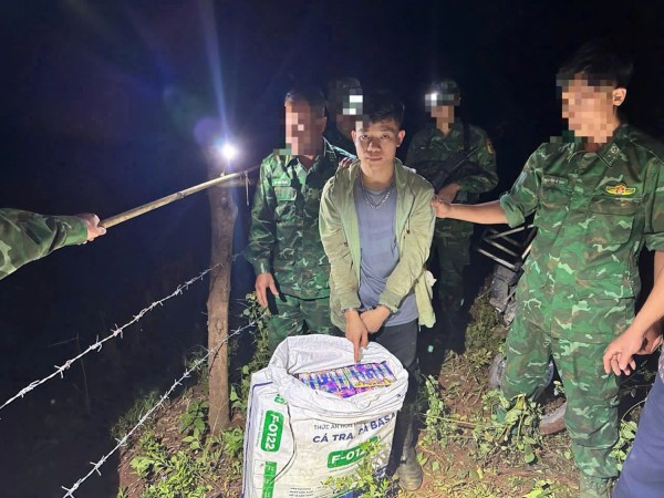 Từ cuộc gọi lạ, nhận vận chuyển 48 hộp pháo hoa nổ rồi bị bắt giữa rừng Từ cuộc gọi lạ, nhận vận chuyển 48 hộp pháo hoa nổ rồi bị bắt giữa rừng