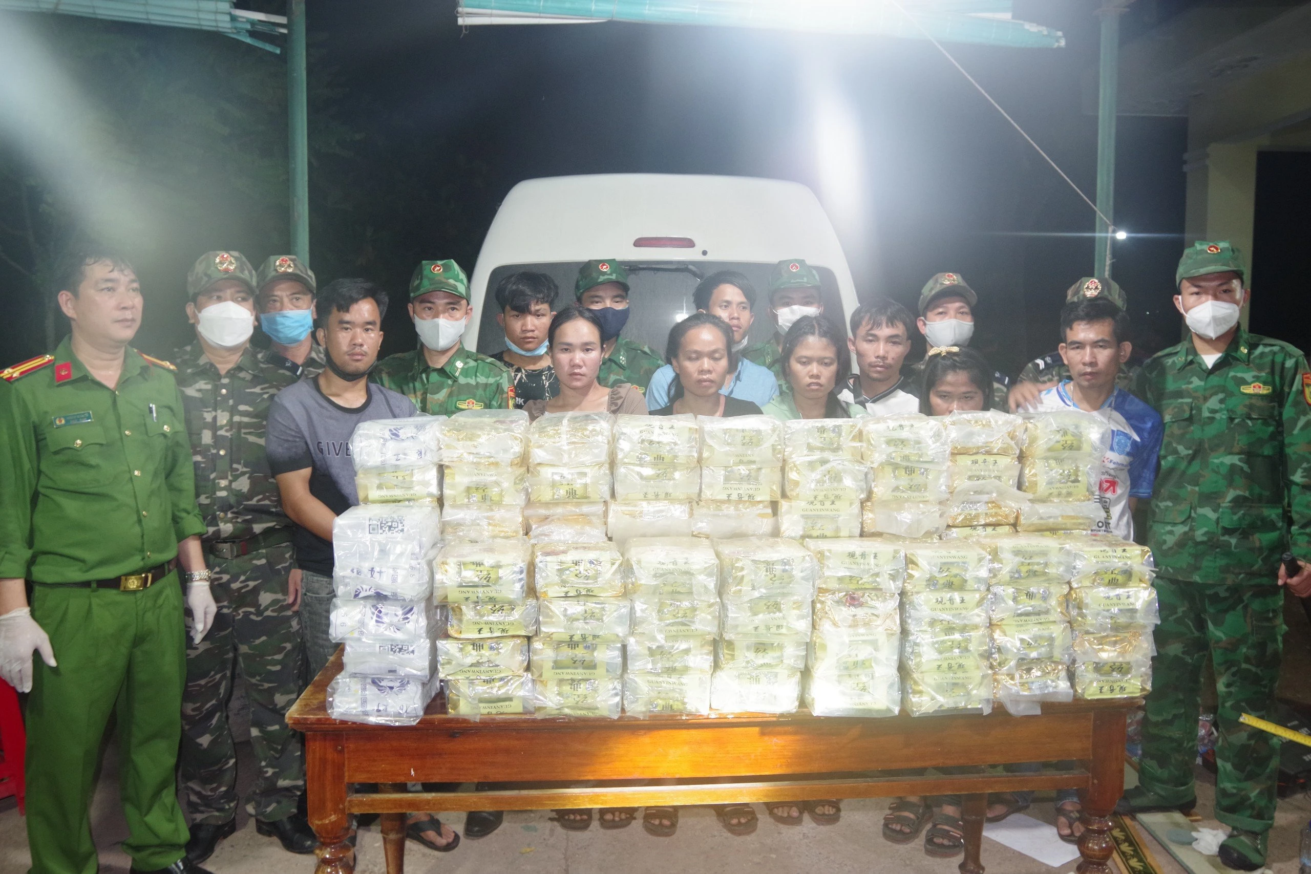 Vận chuyển 100 kg ma túy, 5 người Lào bị khởi tố