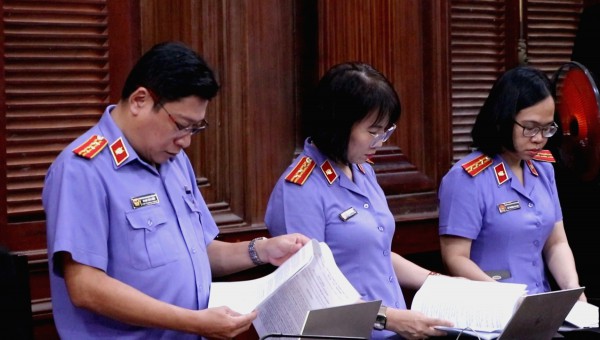 Viện KSND TP.HCM đề nghị mức án 64 bị cáo đưa, nhận hối lộ