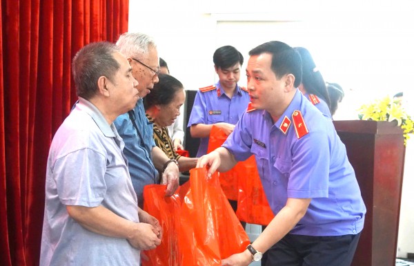 Viện trưởng Viện KSND TP.HCM: Lắng nghe, chia sẻ, bảo vệ quyền lợi hợp pháp người dân