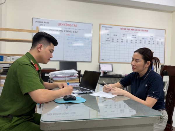 Vụ án đổ trộm 20.000 tấn chất thải: Bóc trần 'hệ sinh thái xử lý rác giả' Vụ án đổ trộm 20.000 tấn chất thải: Bóc trần 'hệ sinh thái xử lý rác giả'