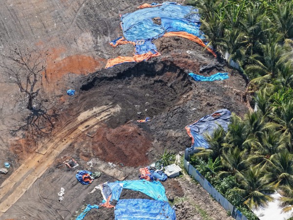 Vụ án đổ trộm 20.000 tấn chất thải: Bóc trần 'hệ sinh thái xử lý rác giả' Vụ án đổ trộm 20.000 tấn chất thải: Bóc trần 'hệ sinh thái xử lý rác giả'