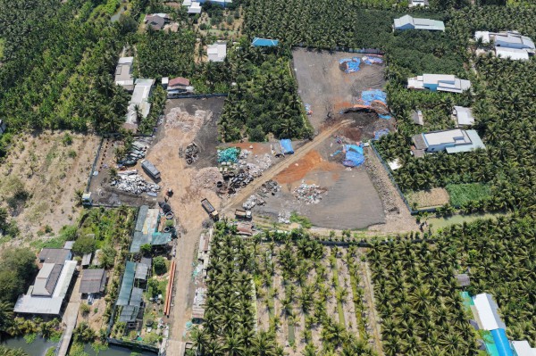 Vụ án đổ trộm 20.000 tấn chất thải: Bóc trần 'hệ sinh thái xử lý rác giả' Vụ án đổ trộm 20.000 tấn chất thải: Bóc trần 'hệ sinh thái xử lý rác giả'