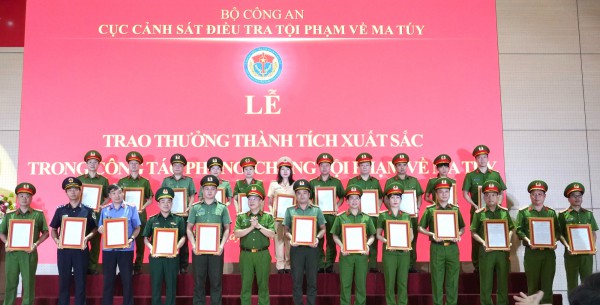Vụ bắt Trưởng khoa Dược: Thứ trưởng Công an yêu cầu điều tra hành vi rửa tiền Vụ bắt Trưởng khoa Dược: Thứ trưởng Công an yêu cầu điều tra hành vi rửa tiền
