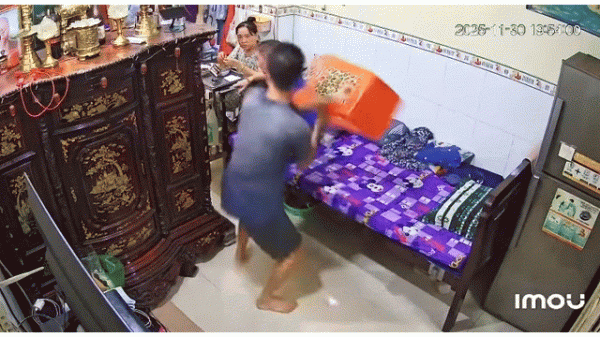 Vụ cháu bạo hành cậu ruột bị tai biến: Đưa một người đi điều trị tâm thần Vụ cháu bạo hành cậu ruột bị tai biến: Đưa một người đi điều trị tâm thần