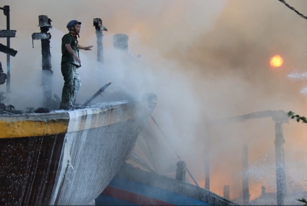 Vụ cháy 11 tàu cá ở TP.Phan Thiết: Khởi tố, bắt giam 1 thợ hàn