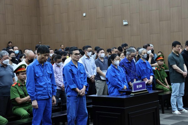 Vụ đánh bạc 2.500 tỉ tại King Club: Luật sư đề nghị giảm nhẹ hình phạt cho các bị cáo Vụ đánh bạc 2.500 tỉ tại King Club: Luật sư đề nghị giảm nhẹ hình phạt cho các bị cáo