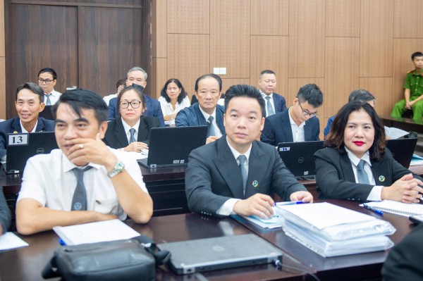 Vụ đánh bạc 2.500 tỉ tại King Club: Luật sư đề nghị giảm nhẹ hình phạt cho các bị cáo Vụ đánh bạc 2.500 tỉ tại King Club: Luật sư đề nghị giảm nhẹ hình phạt cho các bị cáo