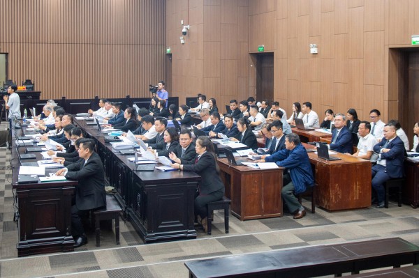 Vụ đánh bạc 2.500 tỉ tại King Club: Luật sư đề nghị giảm nhẹ hình phạt cho các bị cáo Vụ đánh bạc 2.500 tỉ tại King Club: Luật sư đề nghị giảm nhẹ hình phạt cho các bị cáo