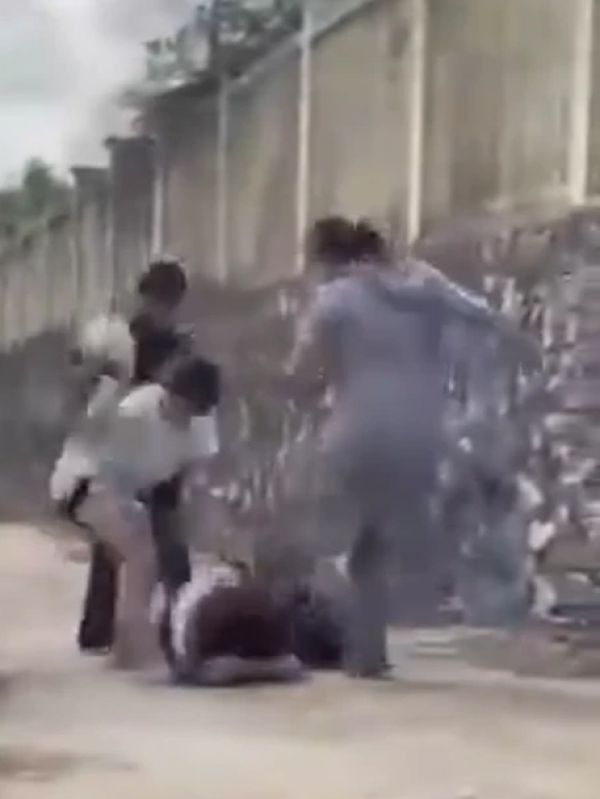 Vụ nữ sinh bị đánh hội đồng: Nạn nhân đang phải điều trị tại bệnh viện