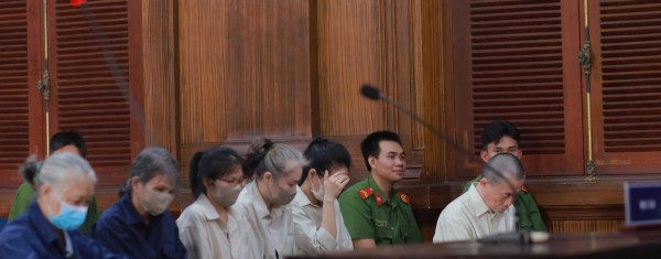 Xét xử vắng mặt, em trai bà Hứa Thị Phấn lãnh 12 năm tù
