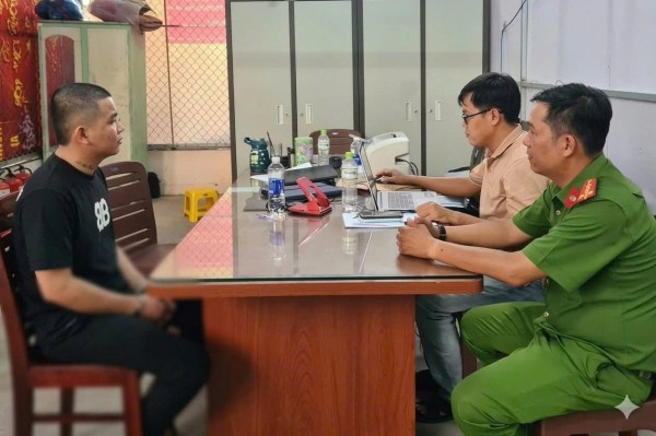 Xử lý nhóm ẩu đả bằng dao ở Cần Thơ, phát hiện bị can truy nã Xử lý nhóm ẩu đả bằng dao ở Cần Thơ, phát hiện bị can truy nã