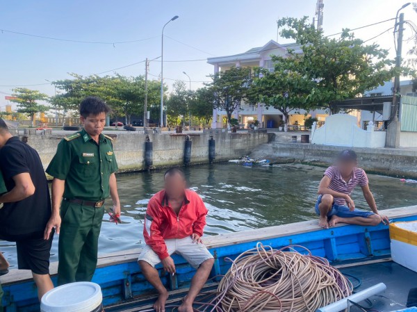 Xử phạt ngư dân đánh bắt hải sản kiểu tận diệt ở bán đảo Sơn Trà