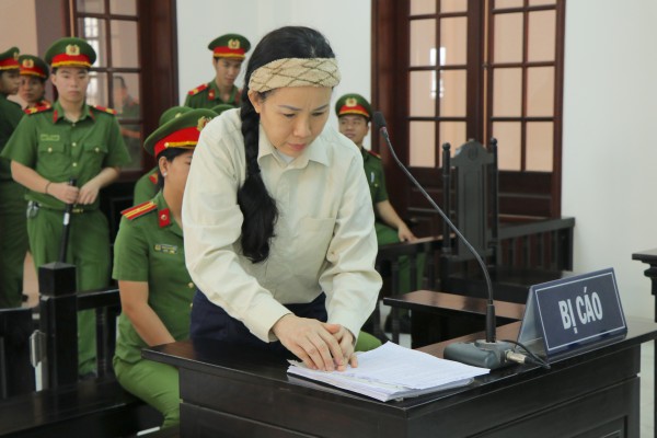 Xúc phạm bà Nguyễn Phương Hằng, Đinh Thị Lan bị đề nghị đến 2 năm tù