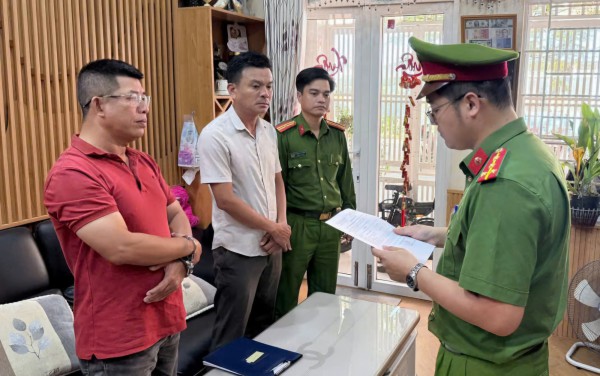 Đà Nẵng: Bắt người giăng bẫy góp vốn mua đất 'ma', chiếm đoạt 2,7 tỉ đồng Đà Nẵng: Bắt người giăng bẫy góp vốn mua đất 'ma', chiếm đoạt 2,7 tỉ đồng