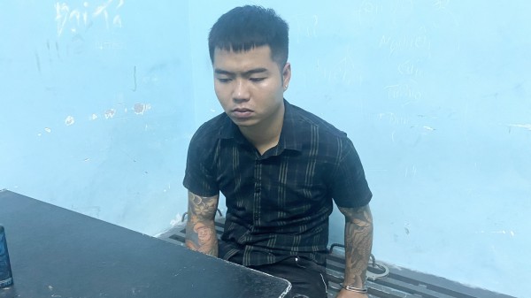 Đà Nẵng: Hai anh em họ không đội mũ bảo hiểm, đâm xe vào lực lượng 911