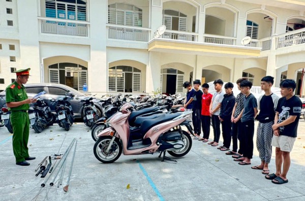 Đà Nẵng: Khởi tố 7 bị can mang hung khí đi 'thanh toán'