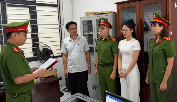 Đà Nẵng: Khởi tố cô gái lừa góp vốn kinh doanh, chiếm đoạt 700 triệu đồng Đà Nẵng: Khởi tố cô gái lừa góp vốn kinh doanh, chiếm đoạt 700 triệu đồng
