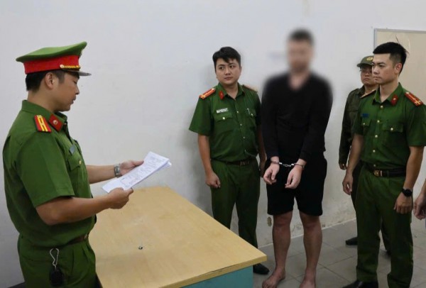 Đà Nẵng: Khởi tố người nước ngoài đập phá quán cà phê gây thiệt hại hơn 380 triệu đồng Đà Nẵng: Khởi tố người nước ngoài đập phá quán cà phê gây thiệt hại hơn 380 triệu đồng