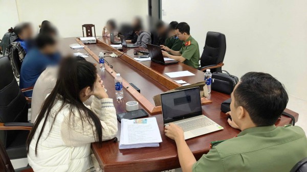 Đà Nẵng: Triệt phá đường dây lừa đảo đầu tư tiền ảo, chiếm đoạt hơn 90 tỉ đồng Đà Nẵng: Triệt phá đường dây lừa đảo đầu tư tiền ảo, chiếm đoạt hơn 90 tỉ đồng