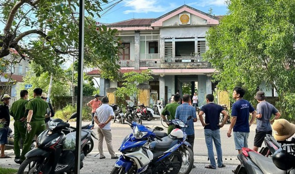 Đâm vợ cũ trọng thương phải nhập viện cấp cứu rồi quay về nhà tự sát Đâm vợ cũ trọng thương phải nhập viện cấp cứu rồi quay về nhà tự sát