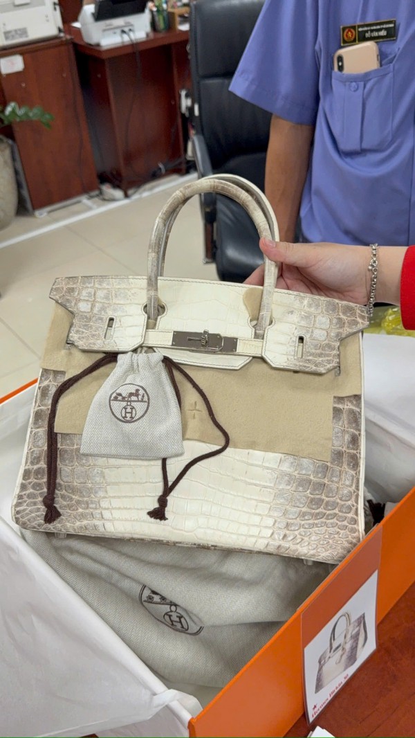 Đấu giá trực tuyến 2 túi HERMES của bà Trương Mỹ Lan