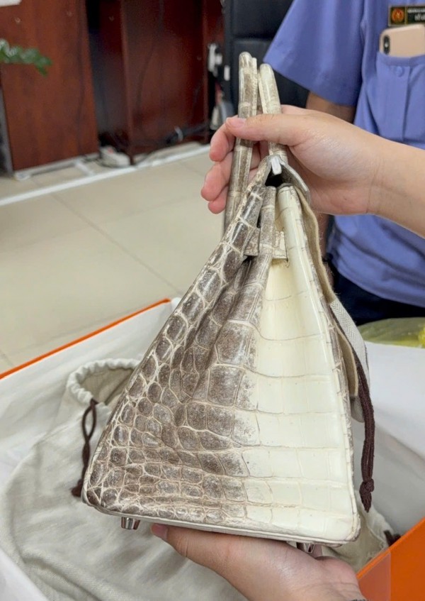 Đấu giá trực tuyến 2 túi HERMES của bà Trương Mỹ Lan
