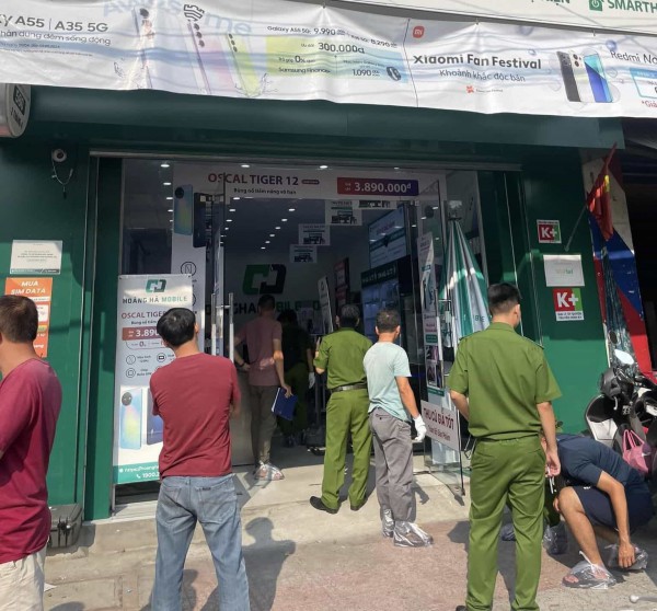 Điều tra nhóm nghi là người nước ngoài cướp tiệm điện thoại ở Nha Trang