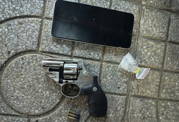 Đo nồng độ cồn, phát hiện người mang theo súng đạn và ma túy Đo nồng độ cồn, phát hiện người mang theo súng đạn và ma túy