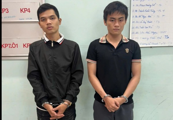 Đồng Nai: Bắt 2 nghi can cướp xe máy, điện thoại của học sinh Đồng Nai: Bắt 2 nghi can cướp xe máy, điện thoại của học sinh