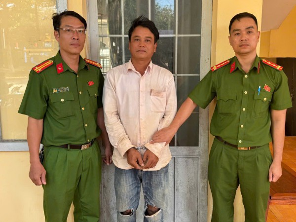 Đồng Nai: Bắt đối tượng bị truy nã đặc biệt nguy hiểm về tội giết người Đồng Nai: Bắt đối tượng bị truy nã đặc biệt nguy hiểm về tội giết người