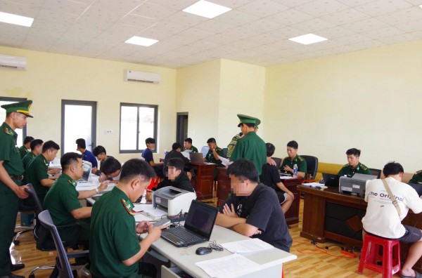 Đồng Nai: Bắt tạm giam 343 người lừa đảo xuyên biên giới qua WhatsApp, Facebook Đồng Nai: Bắt tạm giam 343 người lừa đảo xuyên biên giới qua WhatsApp, Facebook