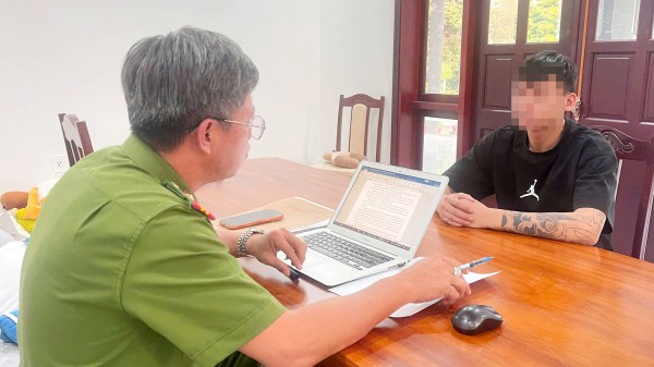 Đồng Nai: Bắt tạm giam 343 người lừa đảo xuyên biên giới qua WhatsApp, Facebook Đồng Nai: Bắt tạm giam 343 người lừa đảo xuyên biên giới qua WhatsApp, Facebook