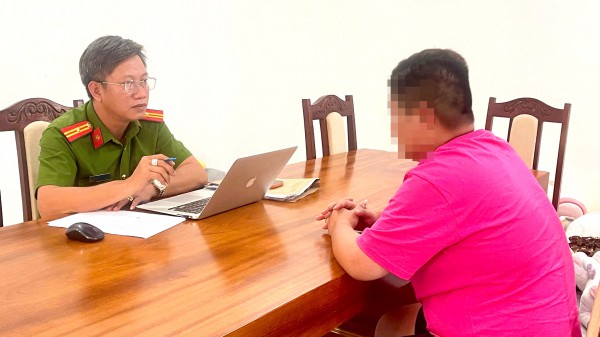 Đồng Nai: Bắt tạm giam 343 người lừa đảo xuyên biên giới qua WhatsApp, Facebook Đồng Nai: Bắt tạm giam 343 người lừa đảo xuyên biên giới qua WhatsApp, Facebook