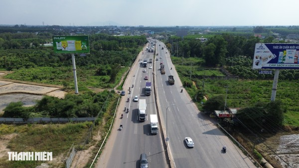 Đồng Nai: Cận cảnh 2 trạm thu phí bỏ hoang trên quốc lộ 51