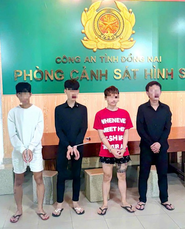 Đồng Nai: Tạm giữ 4 thanh, thiếu niên ném vỏ chai bia khiến 1 người tử vong Đồng Nai: Tạm giữ 4 thanh, thiếu niên ném vỏ chai bia khiến 1 người tử vong