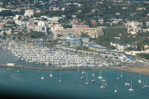 Từ đôi chân trần đến đế chế niken tỉ đô Từ đôi chân trần đến đế chế niken tỉ đô