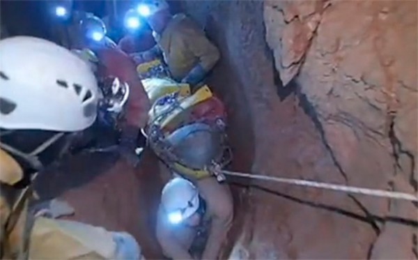 Những cuộc cứu người mắc kẹt trong hang động nghẹt thở bậc nhất Những cuộc cứu người mắc kẹt trong hang động nghẹt thở bậc nhất