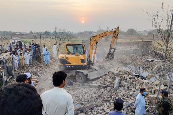 14 cảnh sát thiệt mạng trong vụ đánh bom xe, phục kích ở Pakistan 14 cảnh sát thiệt mạng trong vụ đánh bom xe, phục kích ở Pakistan