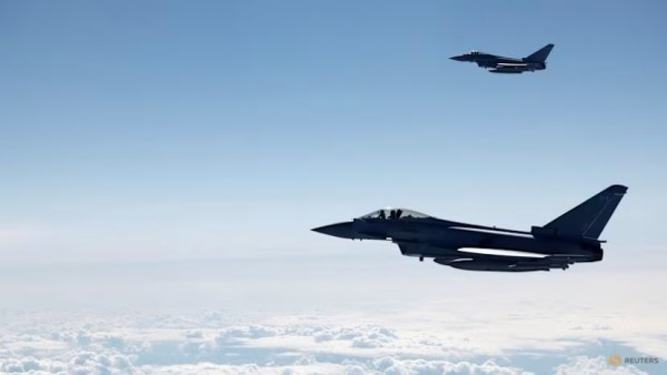 Anh điều chiến đấu cơ Typhoon tuần tra không phận Ba Lan