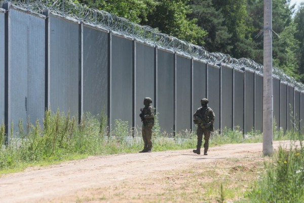 Ba Lan sẵn sàng đáp trả hành động khiêu khích ở biên giới với Belarus