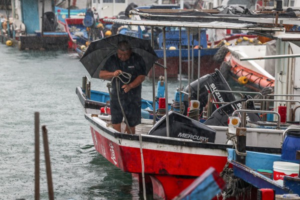 Bão Fung Wong đổ bộ, Đài Loan sơ tán khẩn Bão Fung Wong đổ bộ, Đài Loan sơ tán khẩn