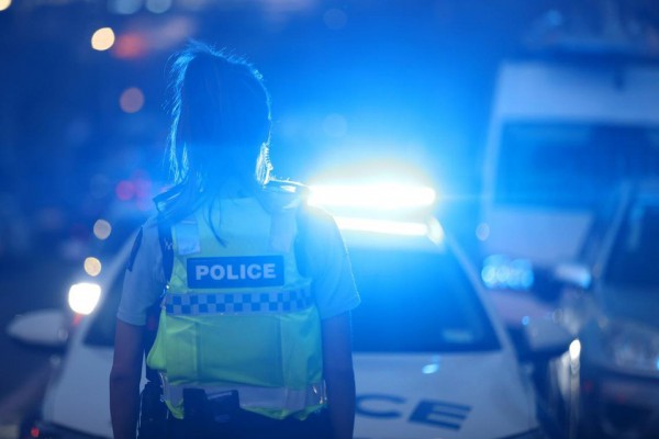 Bắt một hành khách xe buýt bỏ bé gái 2 tuổi vào vali ở New Zealand Bắt một hành khách xe buýt bỏ bé gái 2 tuổi vào vali ở New Zealand