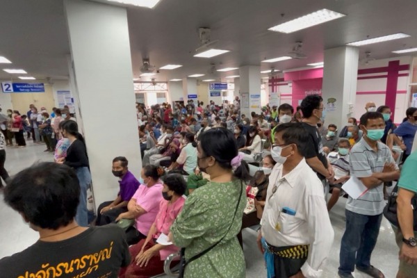 Bệnh viện công tại Thái Lan quá tải, thiếu nhân lực trầm trọng