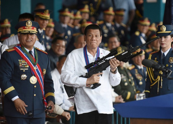 Bị ICC ra lệnh bắt, đồng minh cựu Tổng thống Duterte trốn vào Thượng viện Bị ICC ra lệnh bắt, đồng minh cựu Tổng thống Duterte trốn vào Thượng viện