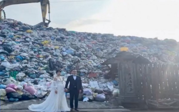Bộ ảnh cưới được thực hiện tại những bãi rác Đài Loan (Trung Quốc)