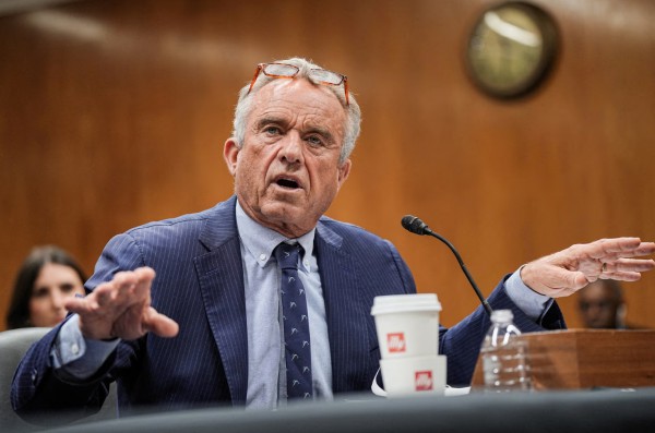 Bộ trưởng y tế Mỹ sa thải ban cố vấn về vắc xin của CDC Bộ trưởng y tế Mỹ sa thải ban cố vấn về vắc xin của CDC